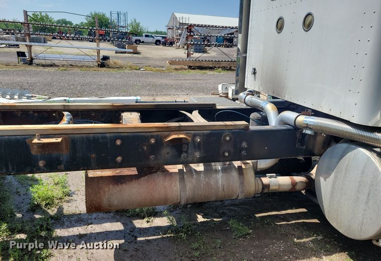 image for item KB9034 2003 International  Eagle 9400i truck cab and chassis