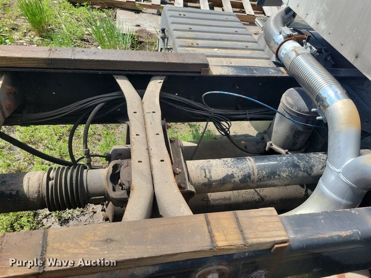 image for item KB9034 2003 International  Eagle 9400i truck cab and chassis