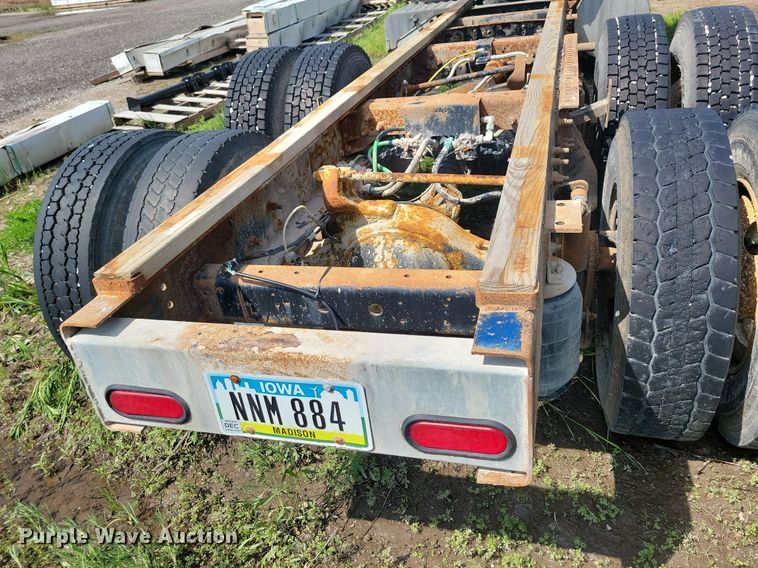 image for item KB9034 2003 International  Eagle 9400i truck cab and chassis