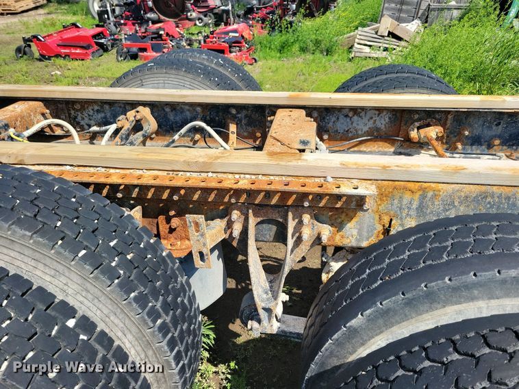 image for item KB9034 2003 International  Eagle 9400i truck cab and chassis