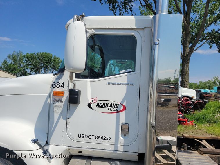 image for item KB9034 2003 International  Eagle 9400i truck cab and chassis