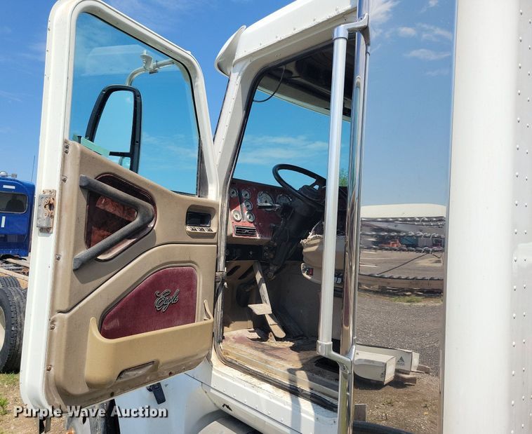 image for item KB9034 2003 International  Eagle 9400i truck cab and chassis