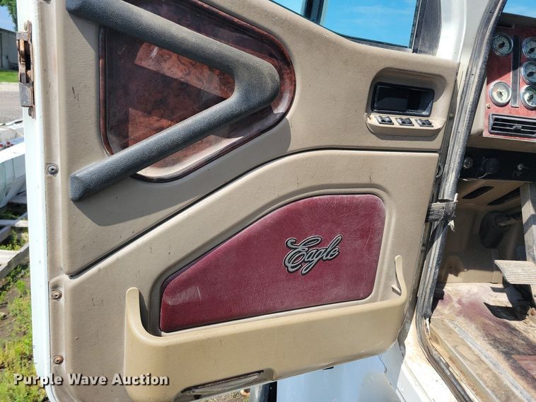 image for item KB9034 2003 International  Eagle 9400i truck cab and chassis