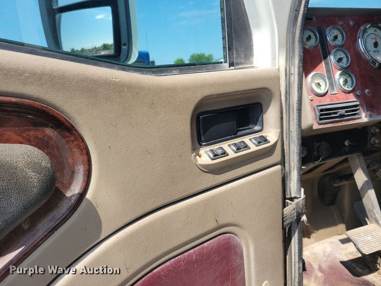 image for item KB9034 2003 International  Eagle 9400i truck cab and chassis