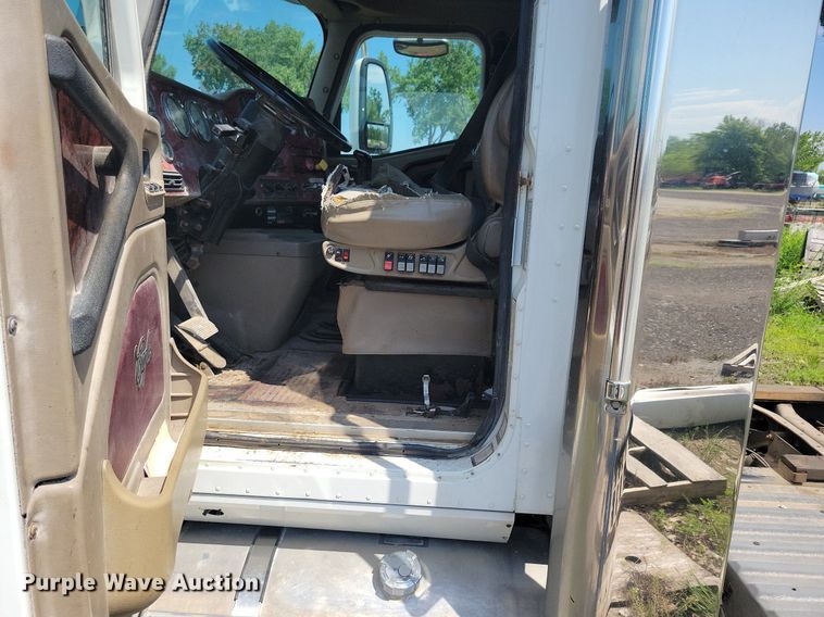 image for item KB9034 2003 International  Eagle 9400i truck cab and chassis