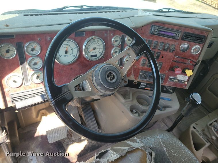 image for item KB9034 2003 International  Eagle 9400i truck cab and chassis