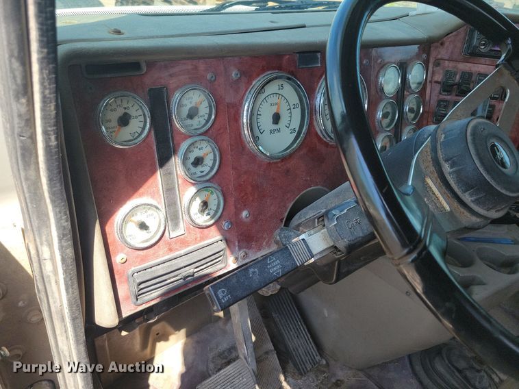 image for item KB9034 2003 International  Eagle 9400i truck cab and chassis