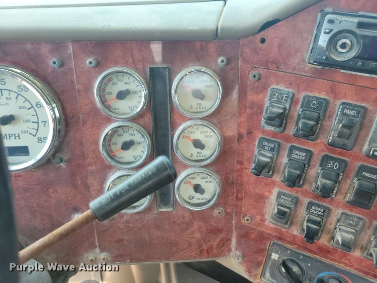 image for item KB9034 2003 International  Eagle 9400i truck cab and chassis