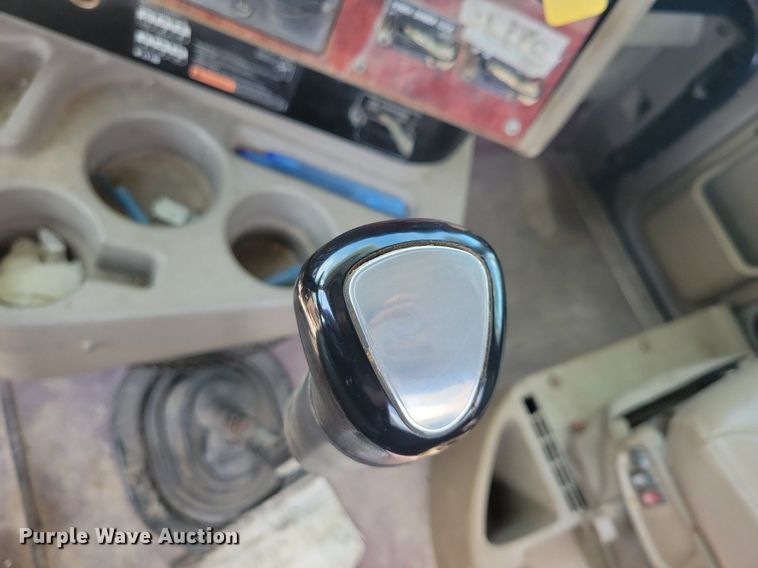 image for item KB9034 2003 International  Eagle 9400i truck cab and chassis