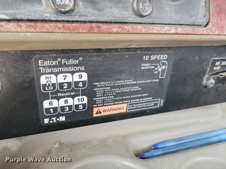 image for item KB9034 2003 International  Eagle 9400i truck cab and chassis