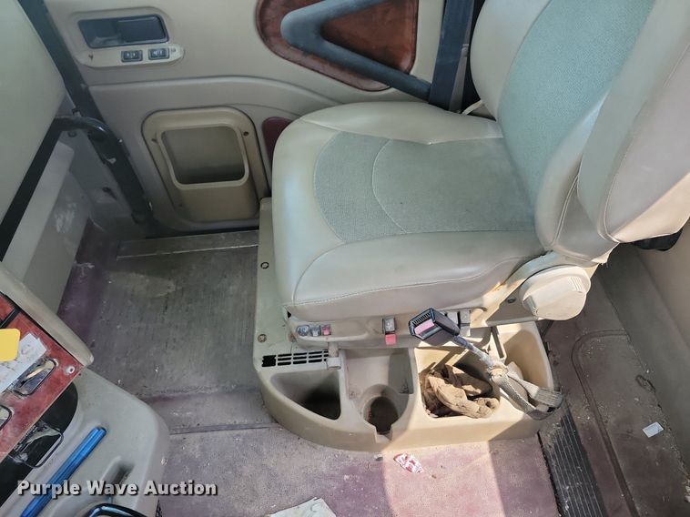 image for item KB9034 2003 International  Eagle 9400i truck cab and chassis