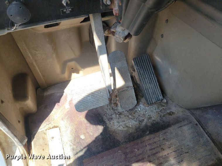 image for item KB9034 2003 International  Eagle 9400i truck cab and chassis