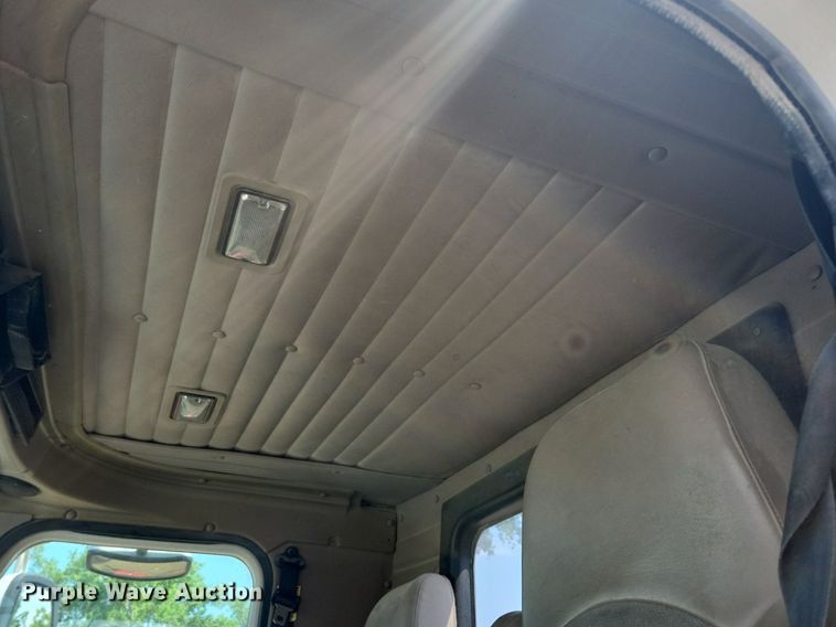 image for item KB9034 2003 International  Eagle 9400i truck cab and chassis