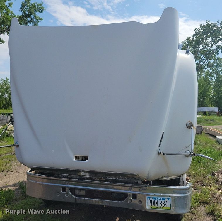 image for item KB9034 2003 International  Eagle 9400i truck cab and chassis