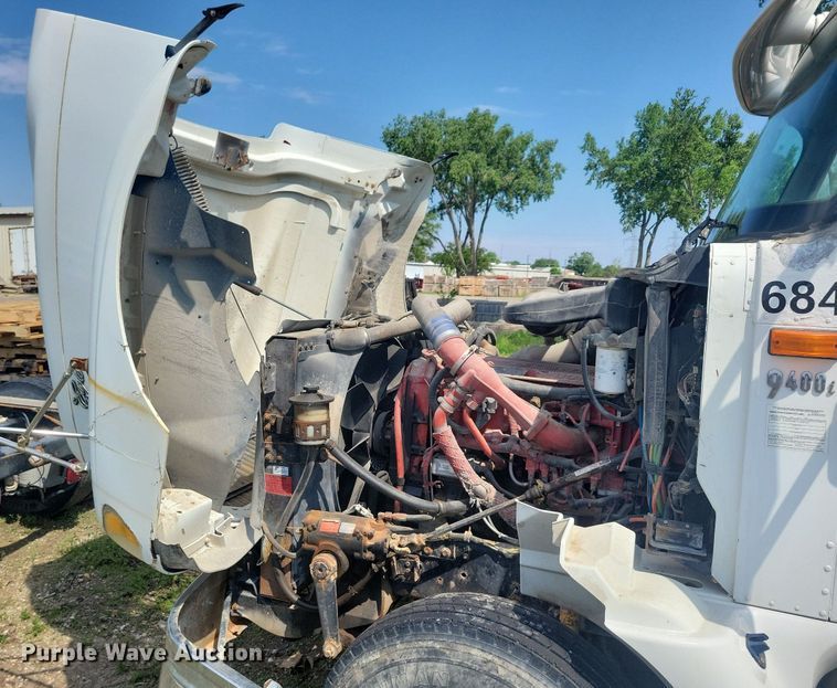 image for item KB9034 2003 International  Eagle 9400i truck cab and chassis