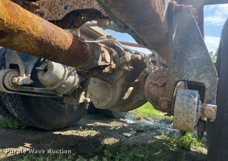 image for item KB9034 2003 International  Eagle 9400i truck cab and chassis