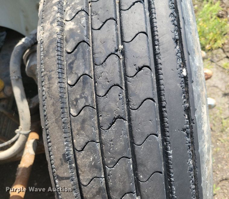 image for item KB9034 2003 International  Eagle 9400i truck cab and chassis