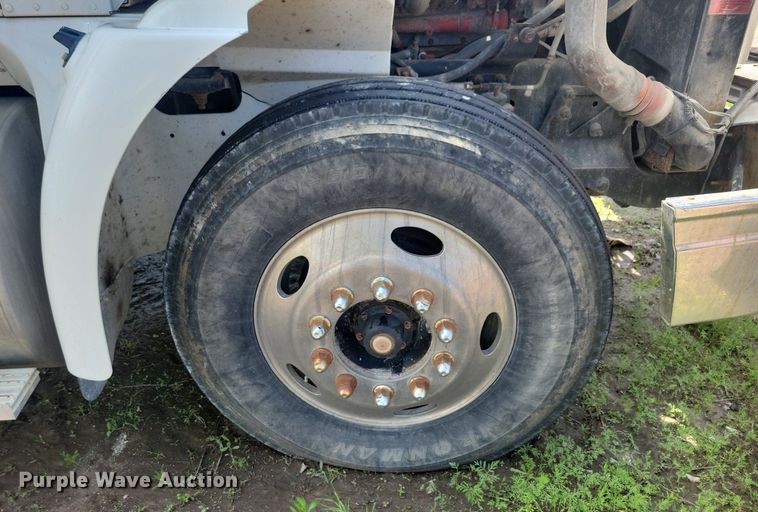 image for item KB9034 2003 International  Eagle 9400i truck cab and chassis