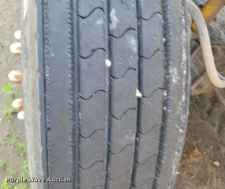 image for item KB9034 2003 International  Eagle 9400i truck cab and chassis