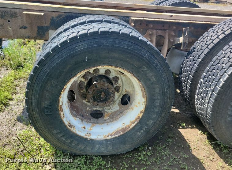 image for item KB9034 2003 International  Eagle 9400i truck cab and chassis