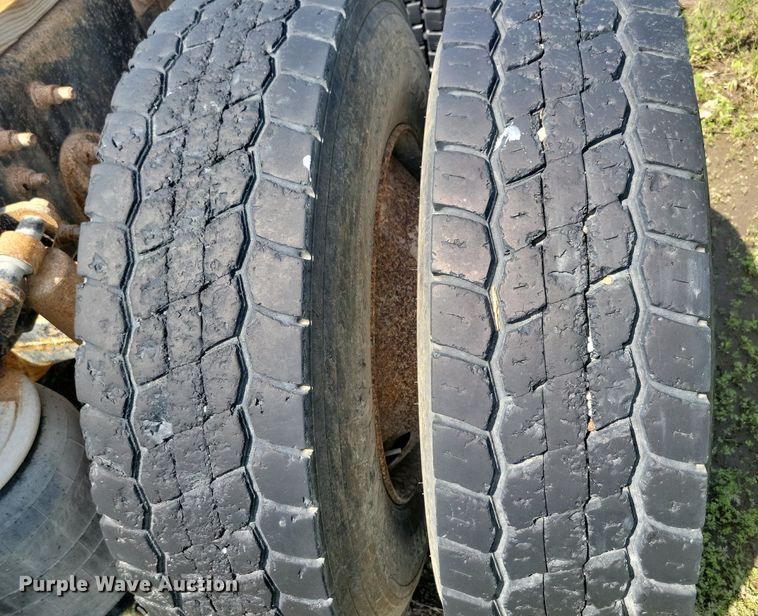 image for item KB9034 2003 International  Eagle 9400i truck cab and chassis