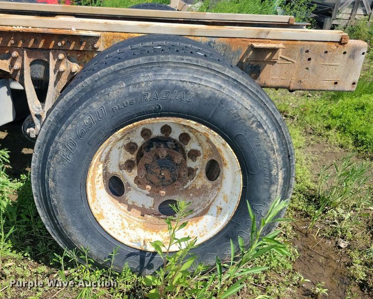 image for item KB9034 2003 International  Eagle 9400i truck cab and chassis