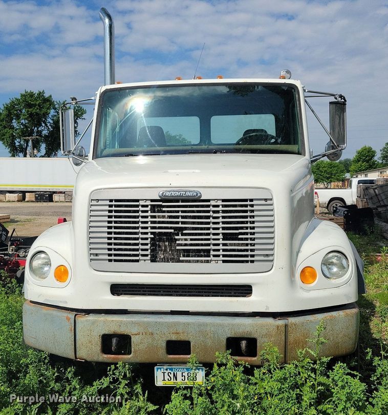 image for item KB9035 2003 Freightliner  FL112 truck cab and chassis