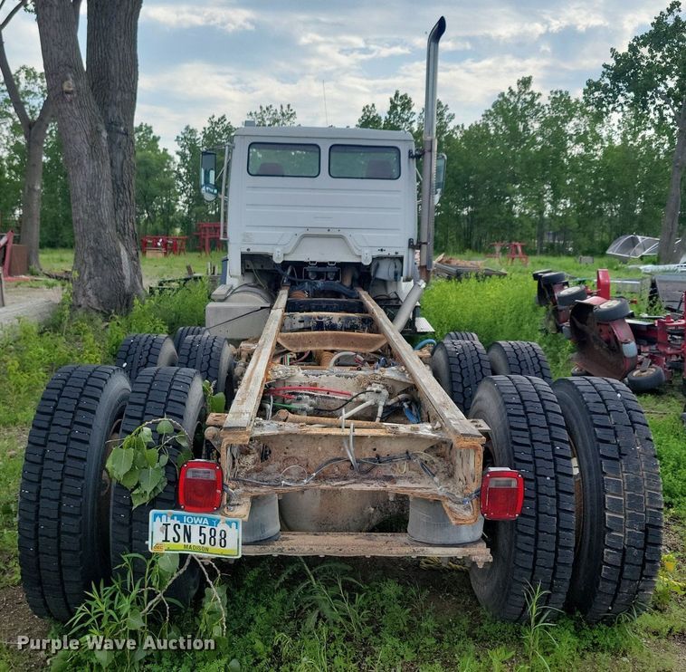 image for item KB9035 2003 Freightliner  FL112 truck cab and chassis