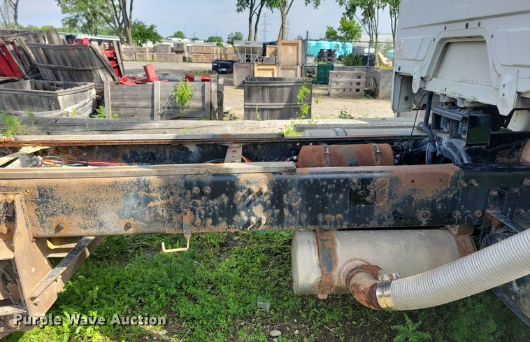 image for item KB9035 2003 Freightliner  FL112 truck cab and chassis