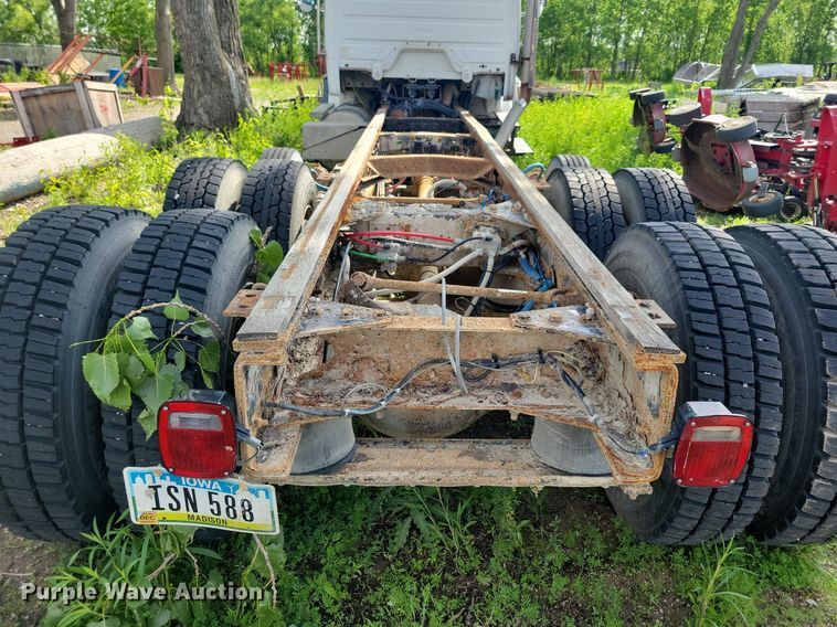 image for item KB9035 2003 Freightliner  FL112 truck cab and chassis