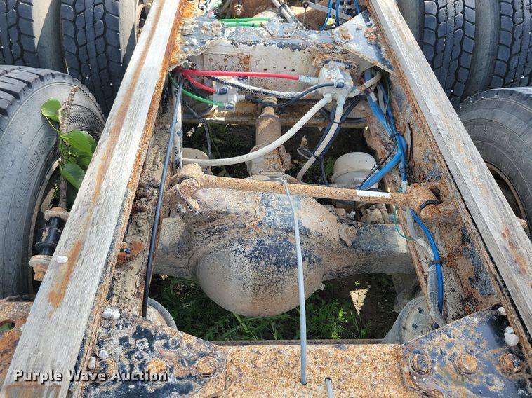 image for item KB9035 2003 Freightliner  FL112 truck cab and chassis