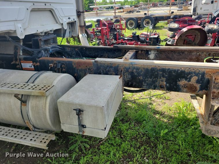 image for item KB9035 2003 Freightliner  FL112 truck cab and chassis