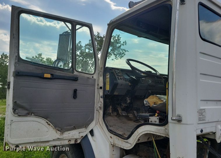 image for item KB9035 2003 Freightliner  FL112 truck cab and chassis