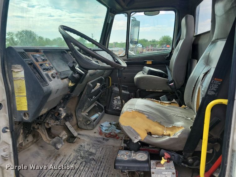 image for item KB9035 2003 Freightliner  FL112 truck cab and chassis