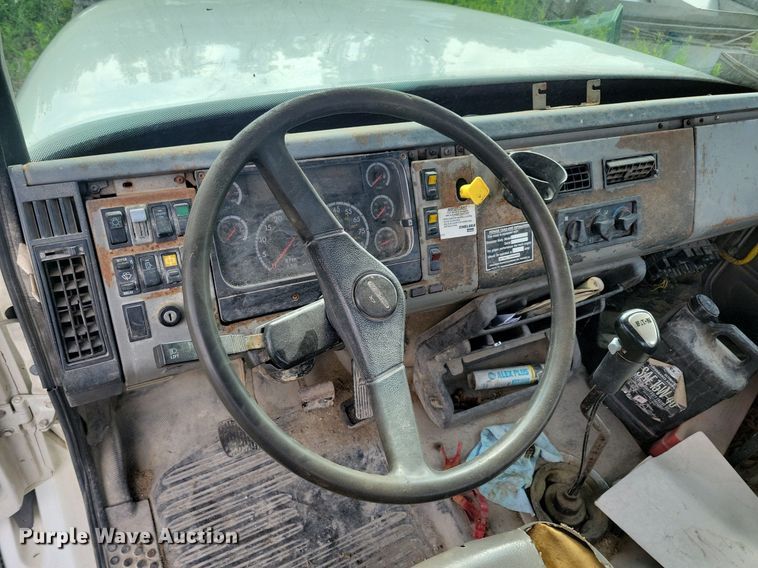 image for item KB9035 2003 Freightliner  FL112 truck cab and chassis