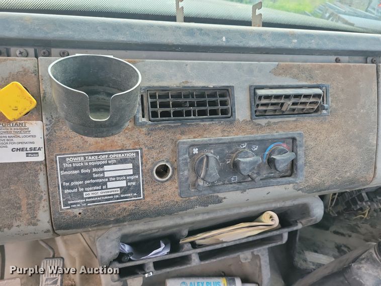 image for item KB9035 2003 Freightliner  FL112 truck cab and chassis