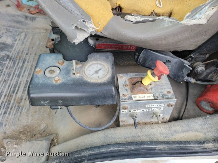 image for item KB9035 2003 Freightliner  FL112 truck cab and chassis