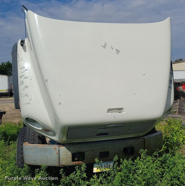 image for item KB9035 2003 Freightliner  FL112 truck cab and chassis