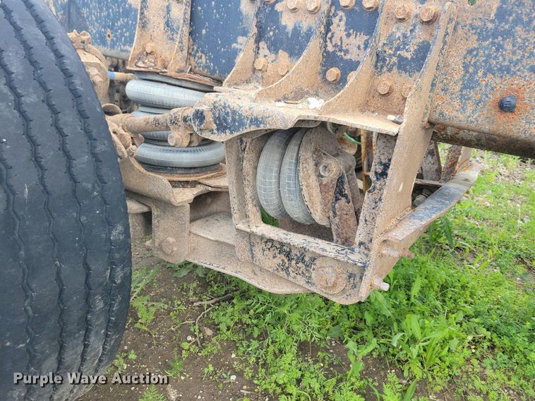 image for item KB9035 2003 Freightliner  FL112 truck cab and chassis