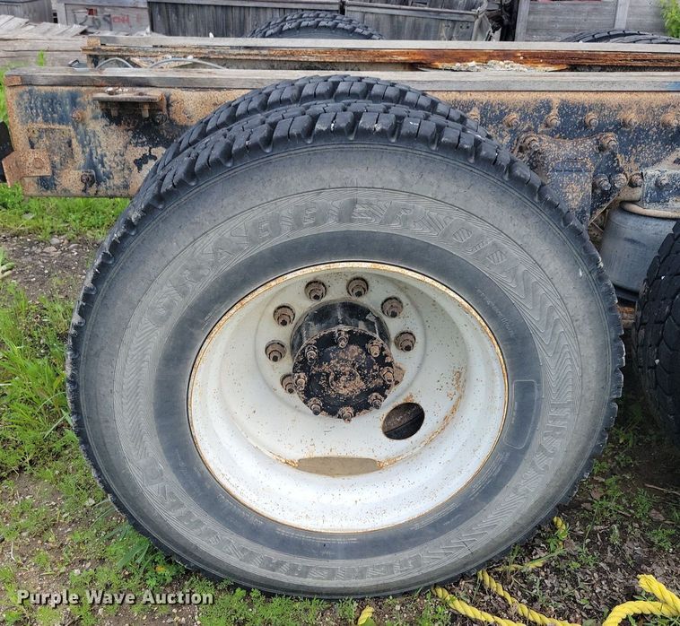 image for item KB9035 2003 Freightliner  FL112 truck cab and chassis