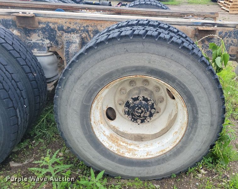 image for item KB9035 2003 Freightliner  FL112 truck cab and chassis