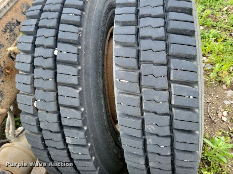 image for item KB9035 2003 Freightliner  FL112 truck cab and chassis