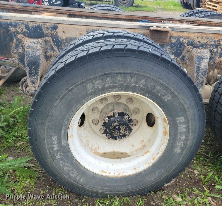 image for item KB9035 2003 Freightliner  FL112 truck cab and chassis