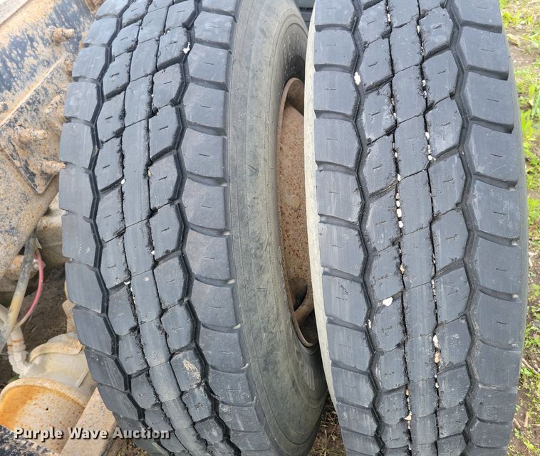 image for item KB9035 2003 Freightliner  FL112 truck cab and chassis