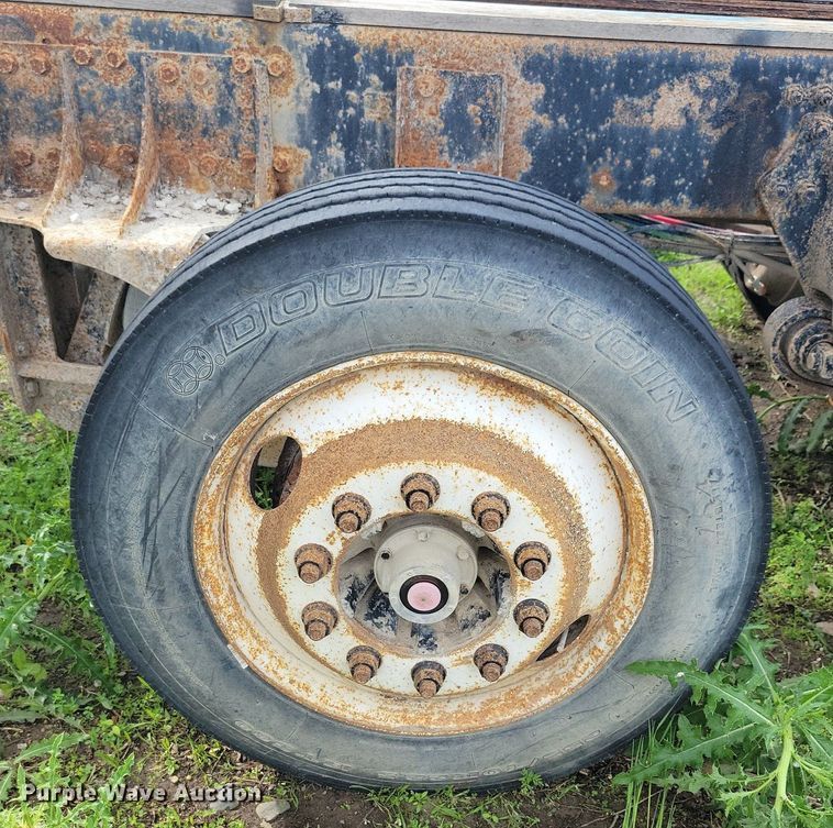 image for item KB9035 2003 Freightliner  FL112 truck cab and chassis