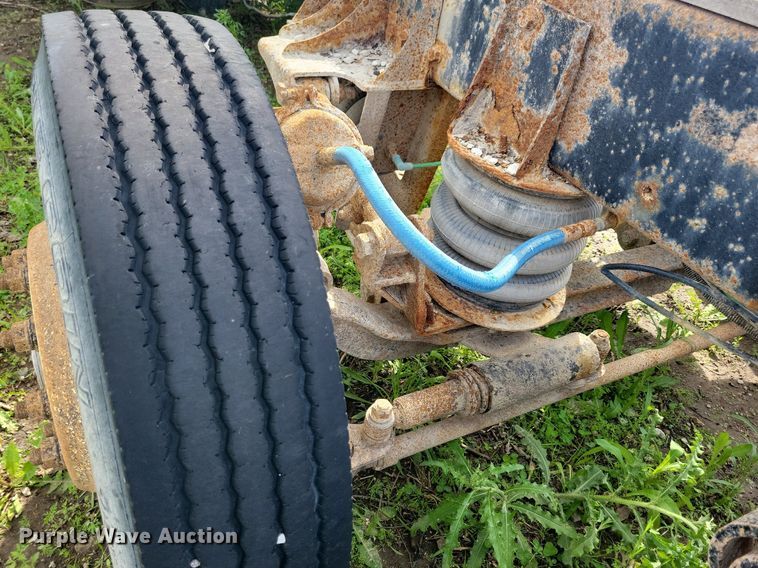 image for item KB9035 2003 Freightliner  FL112 truck cab and chassis