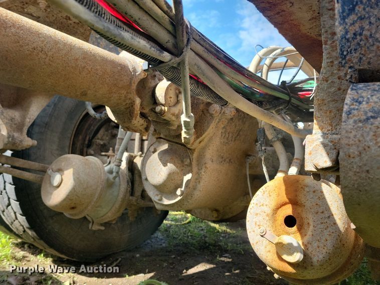 image for item KB9035 2003 Freightliner  FL112 truck cab and chassis