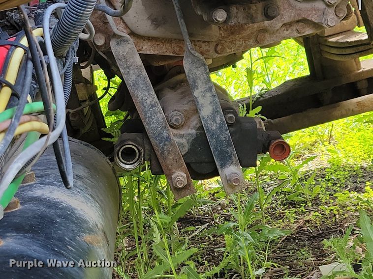 image for item KB9035 2003 Freightliner  FL112 truck cab and chassis