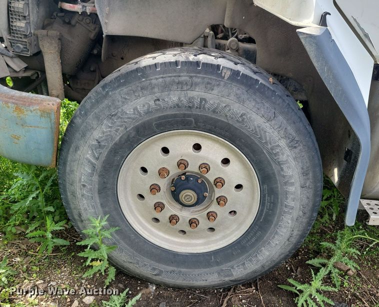 image for item KB9035 2003 Freightliner  FL112 truck cab and chassis