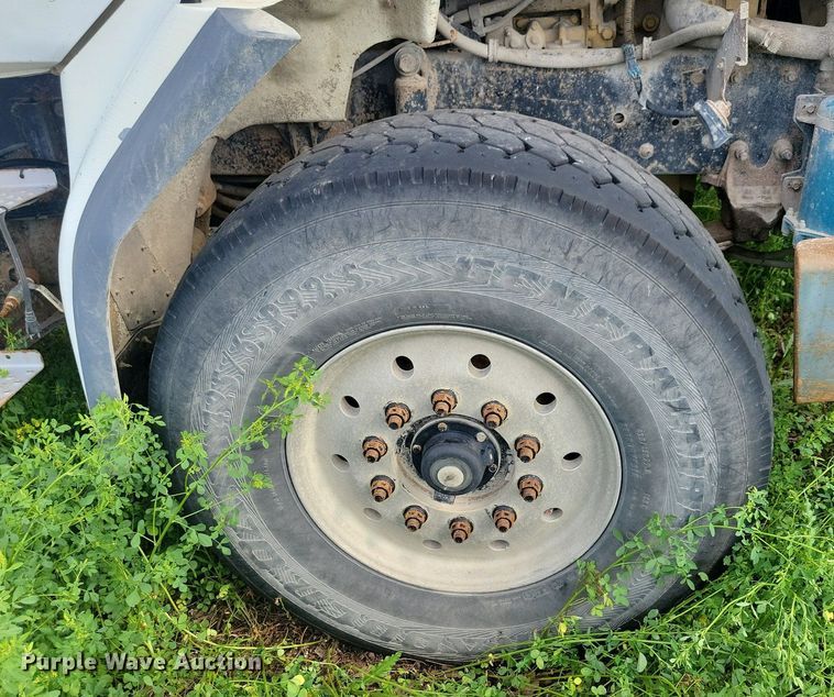 image for item KB9035 2003 Freightliner  FL112 truck cab and chassis